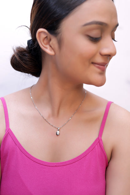 Simple Round Diamond Necklace